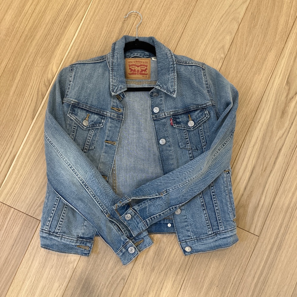 NWOT Levi’s women’s denim jacket size Small